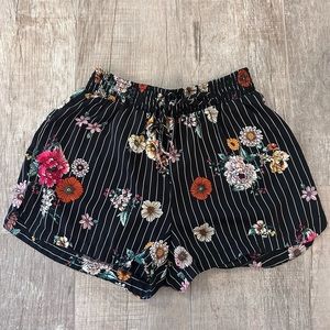 Super cute patterned shorts size M made of super light and breathable material.